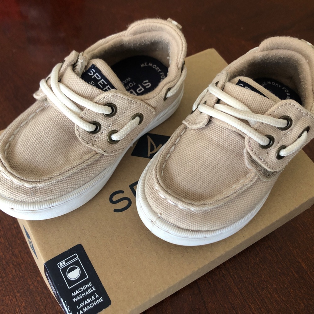 Sea Ketch Jr wash khaki Sperry Boat Shoes. Toddler size 5. Worn maybe 4 times.